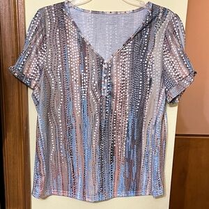 Women’s Short Sleeve V-Neck Top in Blue and Brown
